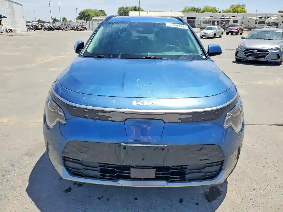 KNDCR3L10P5045834 2023 KIA NIRO-4