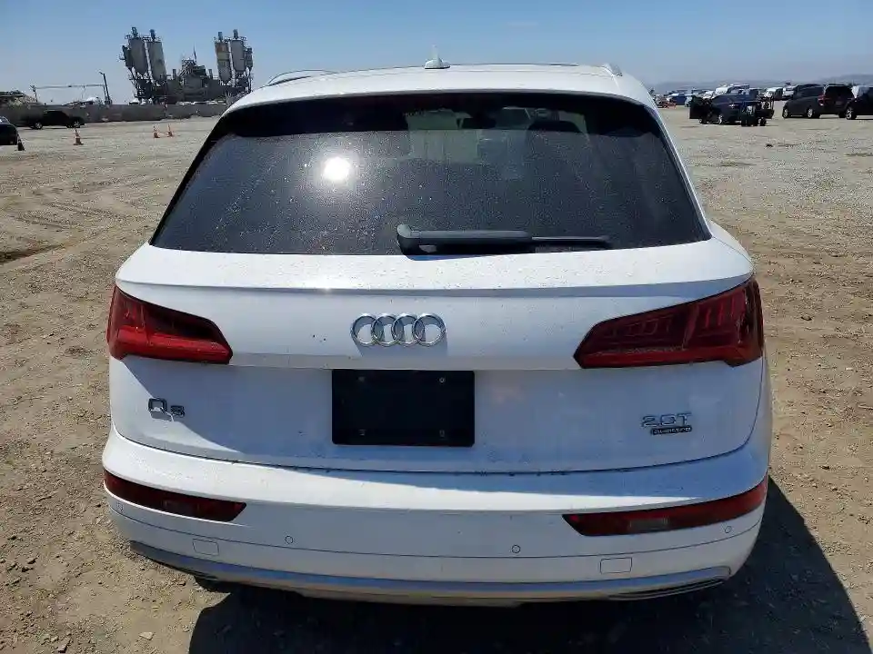 WA1BNAFY5J2247379 2018 AUDI Q5-5