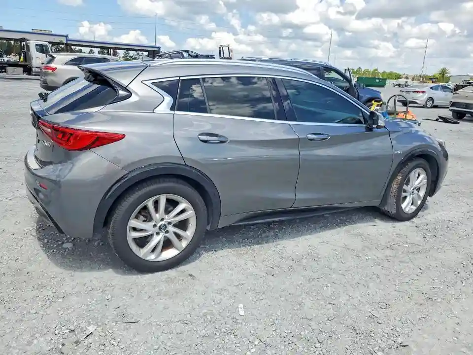 SJKCH5CP4JA005724 2018 INFINITI QX30-2
