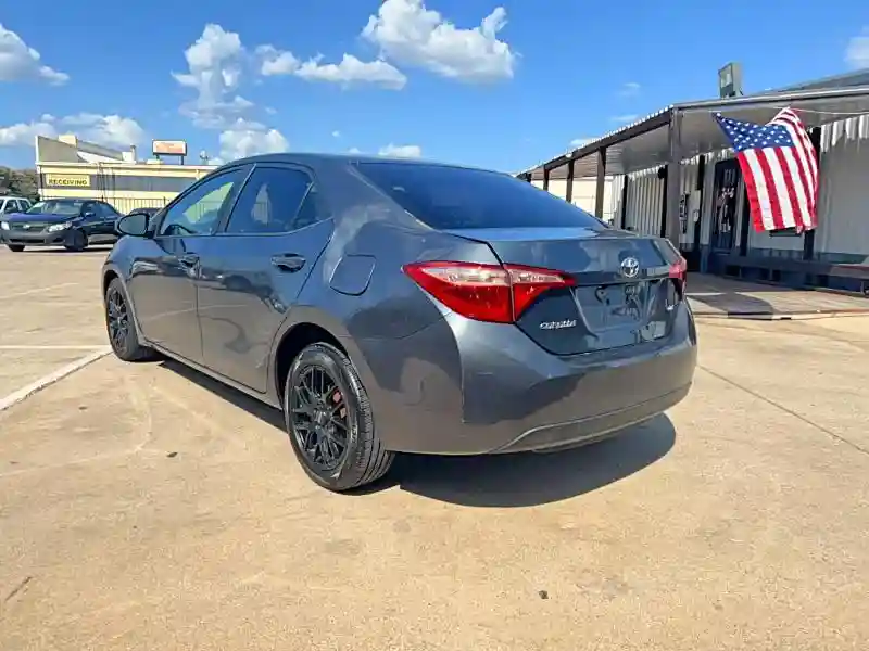 5YFBURHE7HP640550 2017 TOYOTA COROLLA-2