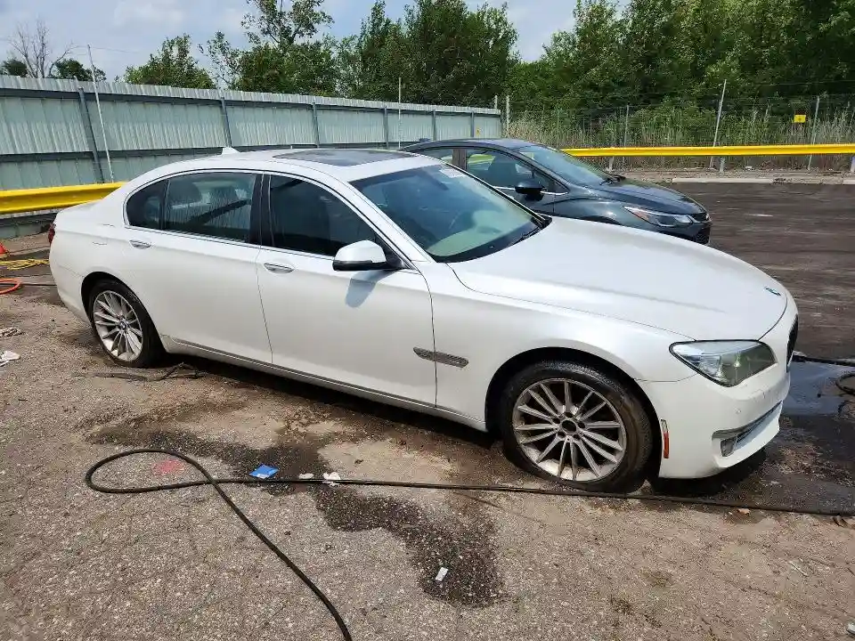 WBAYF8C54DDE59036 2013 BMW 7 SERIES-3