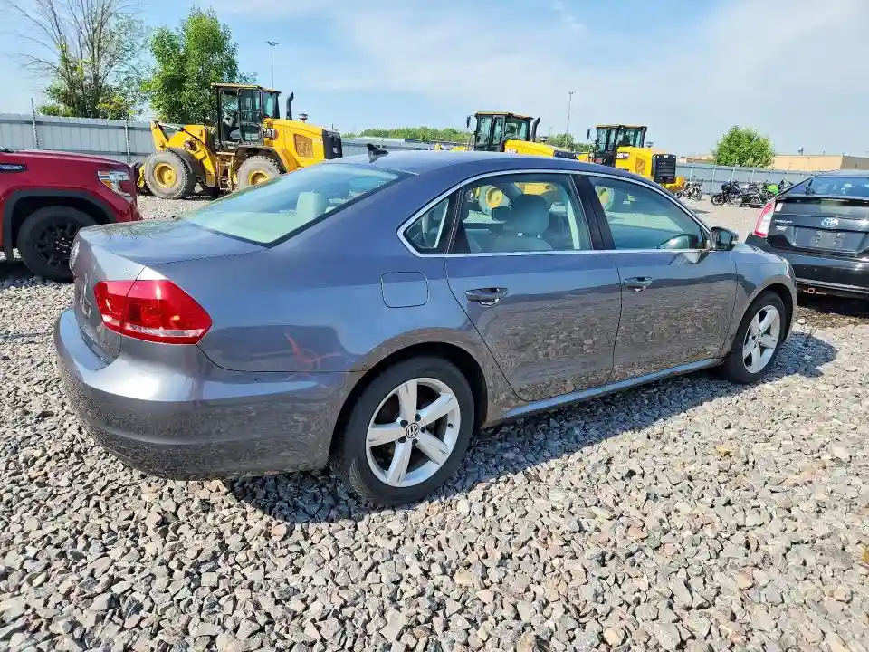 1VWBH7A30DC028126 2013 VOLKSWAGEN PASSAT-2