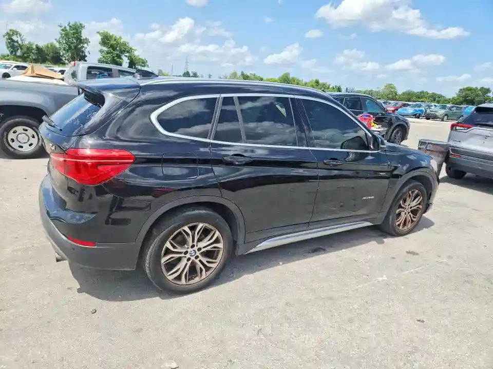 WBXHT3Z37H4A53653 2017 BMW X1-2