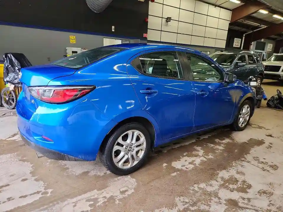 3MYDLBYV0HY163805 2017 TOYOTA YARIS-2
