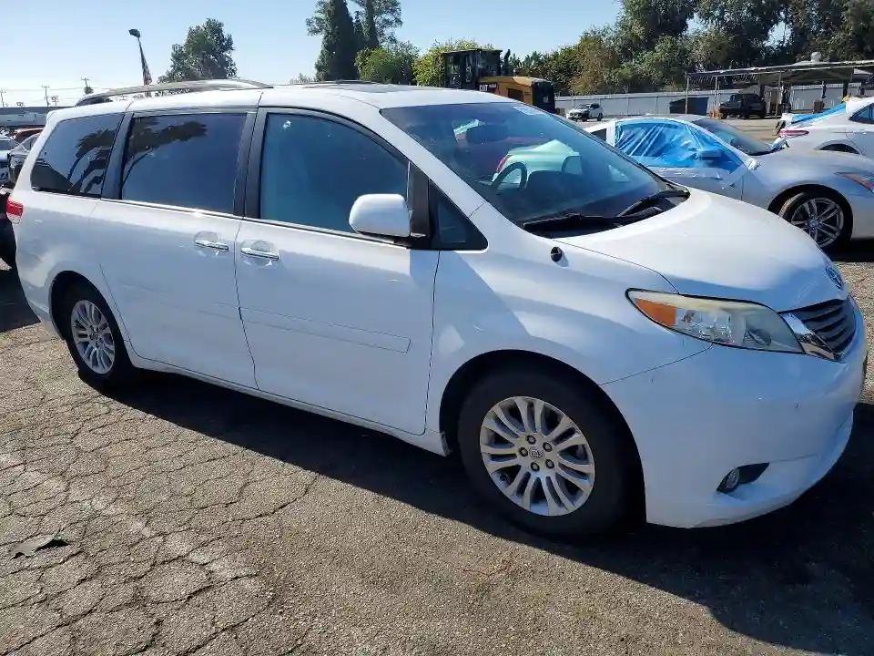 5TDYK3DC8ES422136 2014 TOYOTA SIENNA-3