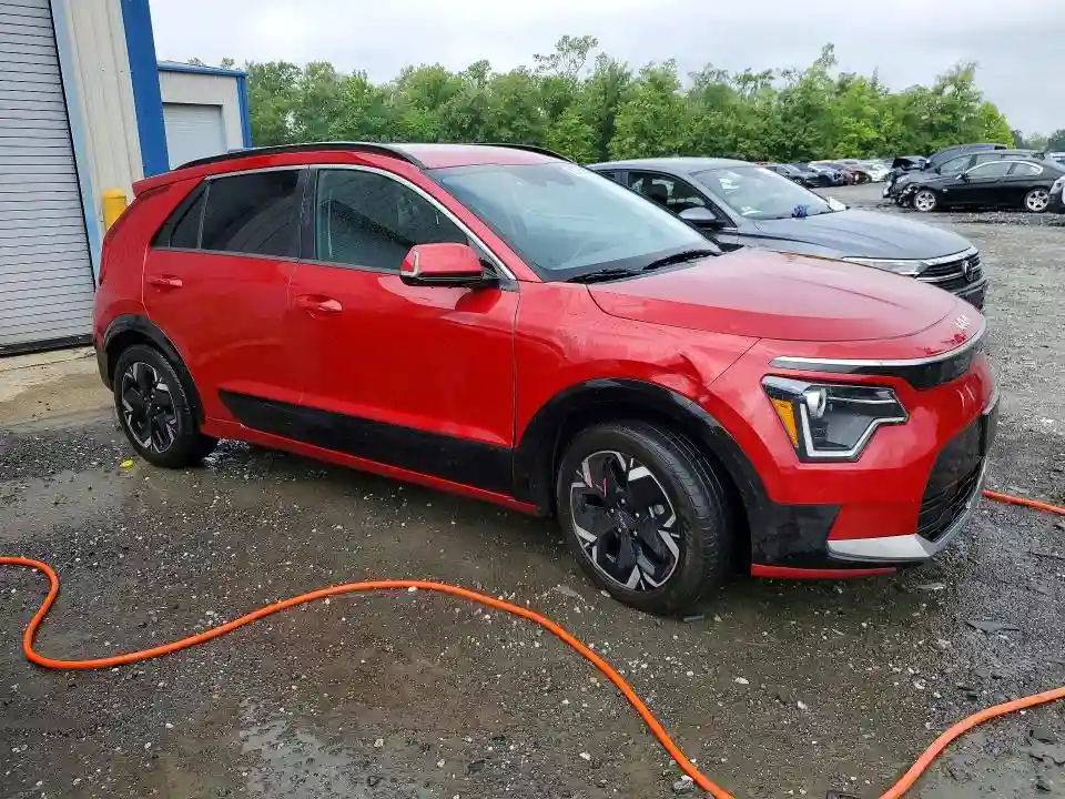 KNDCR3L15P5073368 2023 KIA NIRO-3