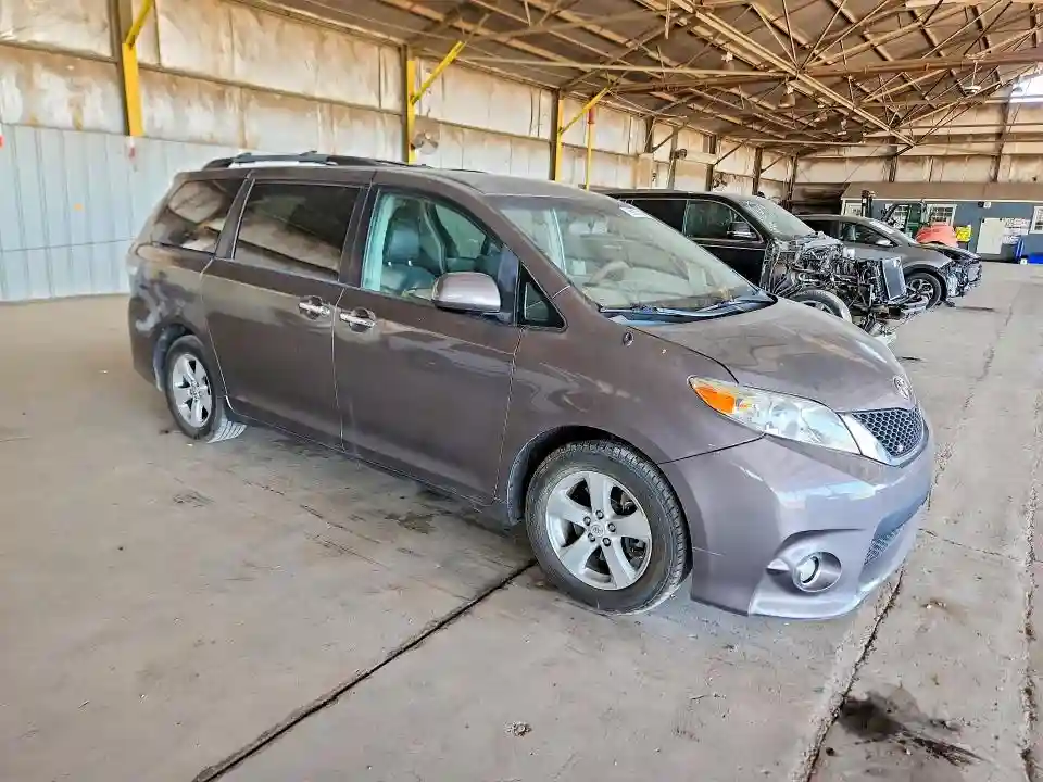 5TDXK3DC0DS331775 2013 TOYOTA SIENNA-3