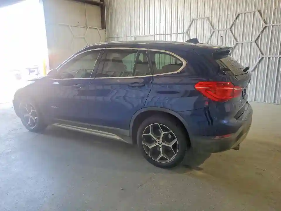WBXHT3C38J5K23024 2018 BMW X1-1