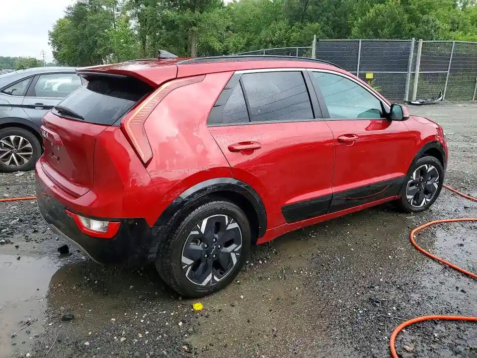 KNDCR3L15P5073368 2023 KIA NIRO-2
