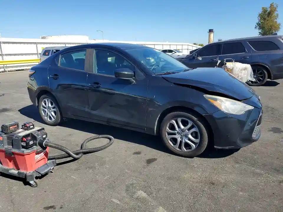 3MYDLBYV3HY158047 2017 TOYOTA YARIS-3