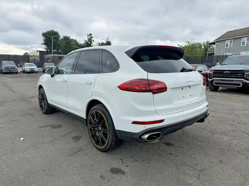 WP1AA2A21JKA02261 2018 PORSCHE CAYENNE-2