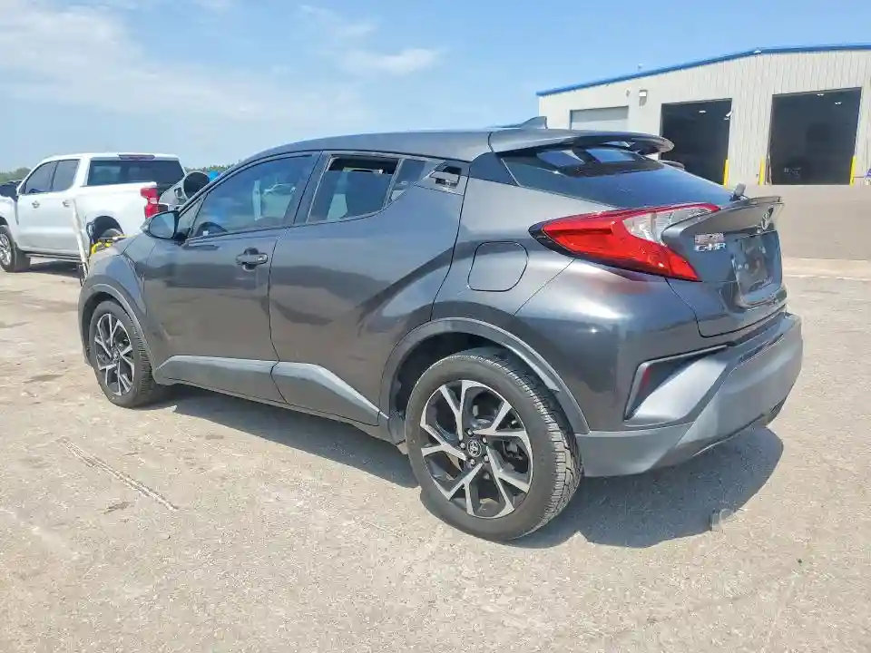 NMTKHMBXXJR011913 2018 TOYOTA C-HR-1