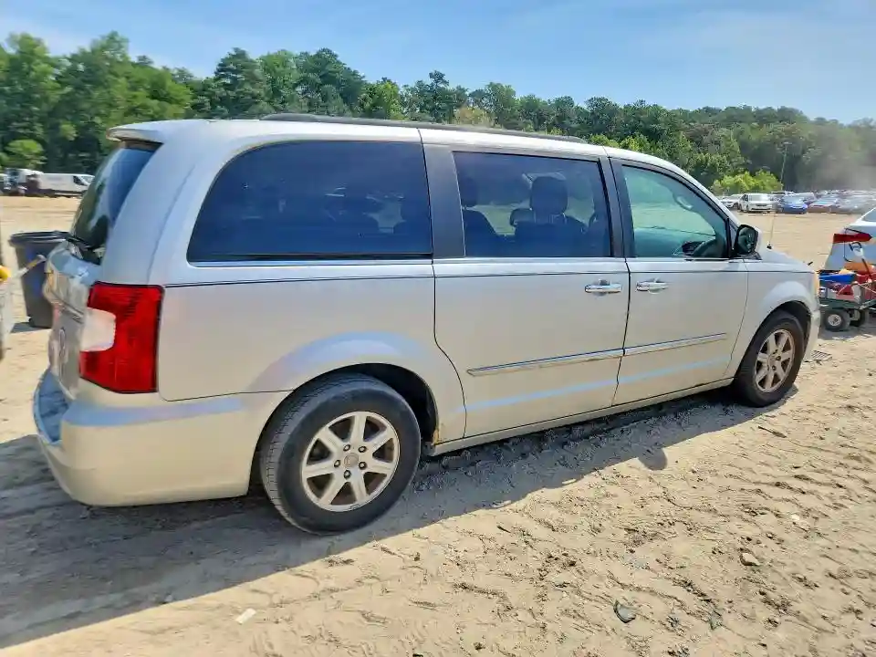 2A4RR5DG8BR618560 2011 CHRYSLER MINIVAN-2