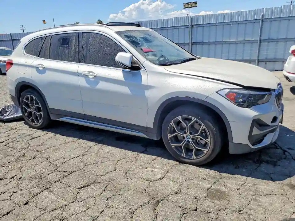 WBXJG7C0XM5T01360 2021 BMW X1-3