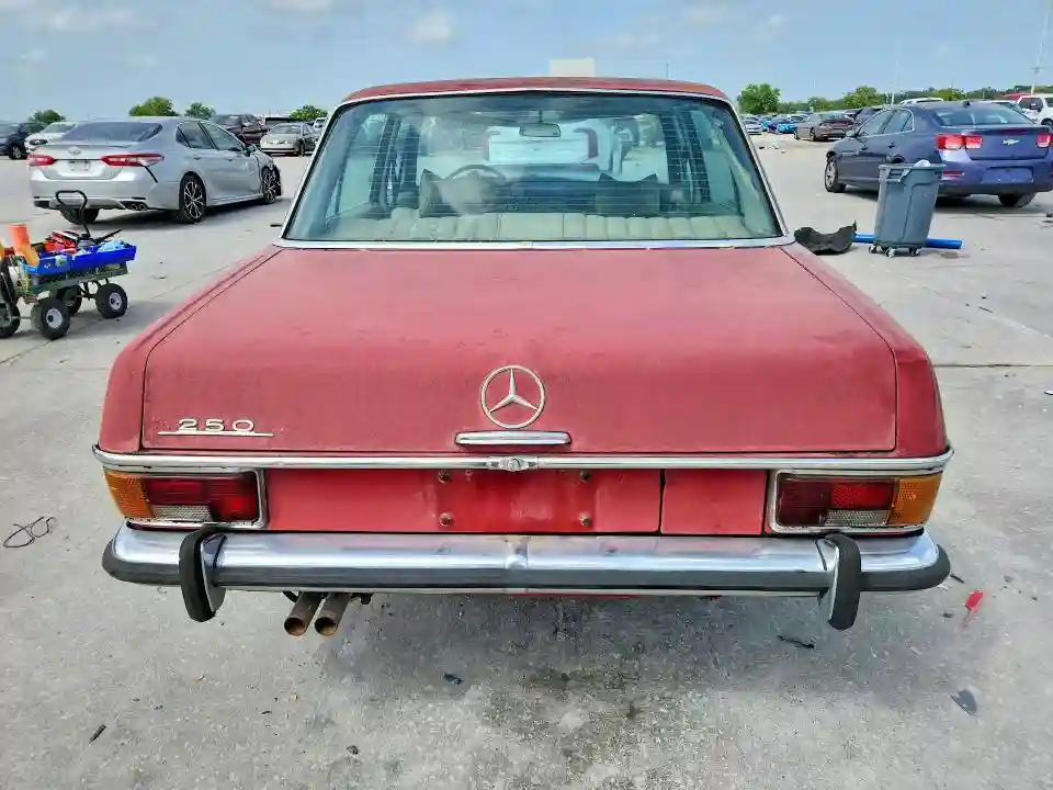 11401112008076 1972 MERCEDES C250-5