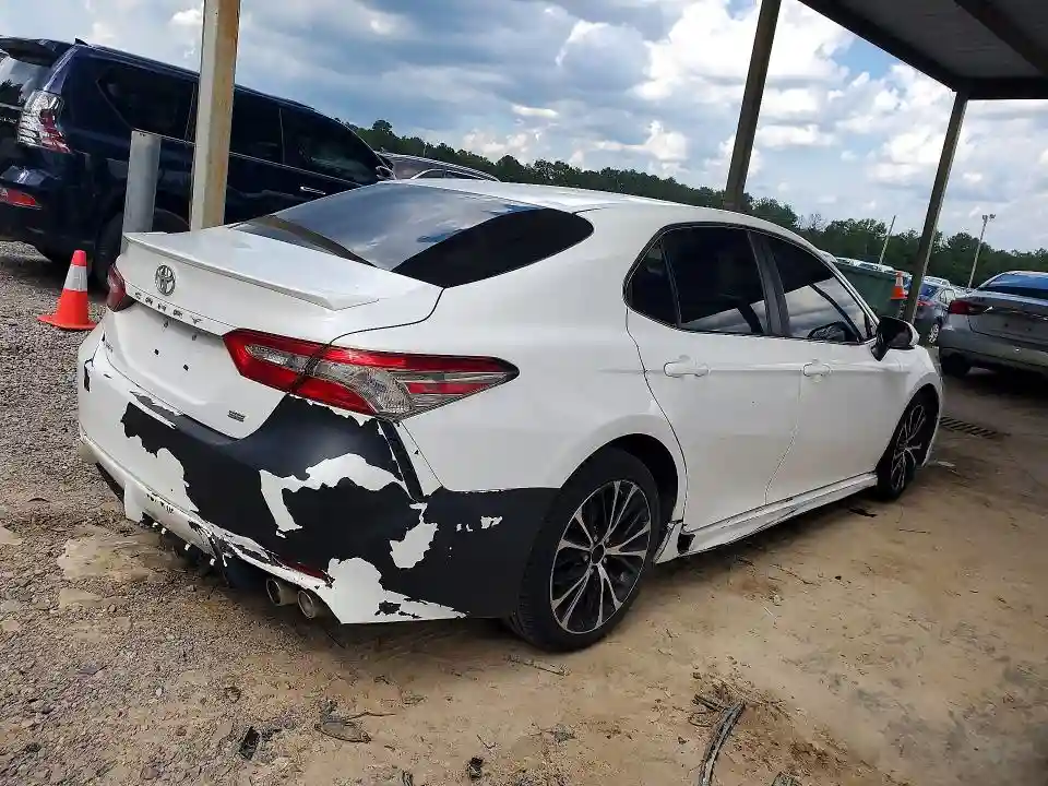 4T1B11HK2JU085785 2018 TOYOTA CAMRY-2