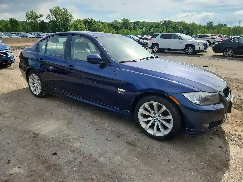 WBAPK5G52BNN26740 2011 BMW 3 SERIES-3