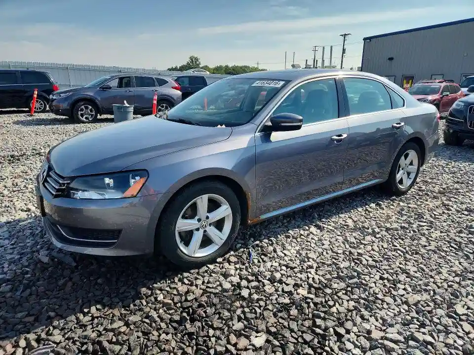 1VWBH7A30DC028126 2013 VOLKSWAGEN PASSAT-0