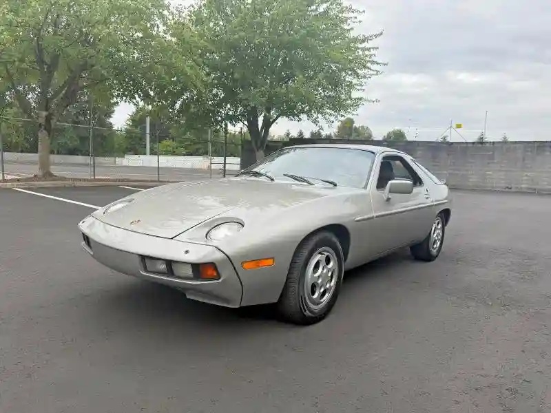 WP0JA092XCS820309 1982 PORSCHE 928-1
