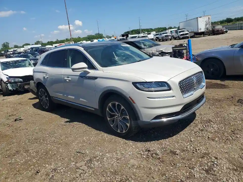 2LMPJ8KP8MBL18456 2021 LINCOLN NAUTILUS-3