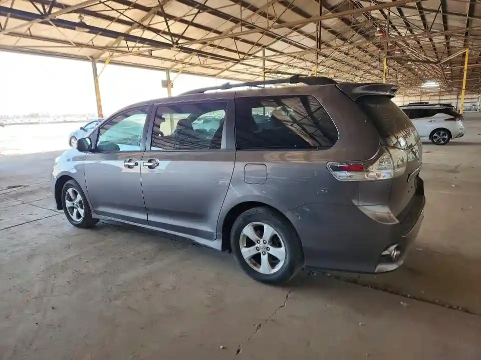 5TDXK3DC0DS331775 2013 TOYOTA SIENNA-1
