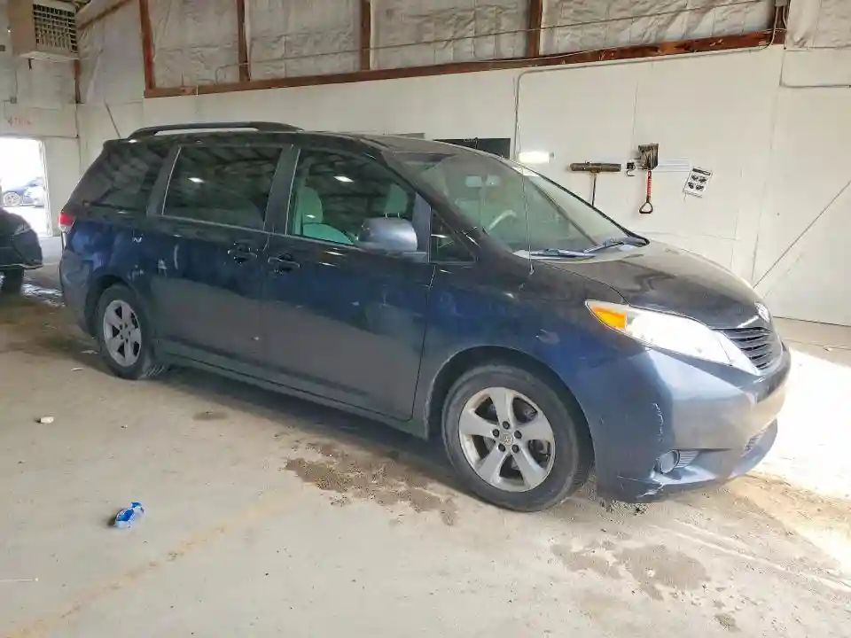 5TDKK3DCXBS152568 2011 TOYOTA SIENNA-3