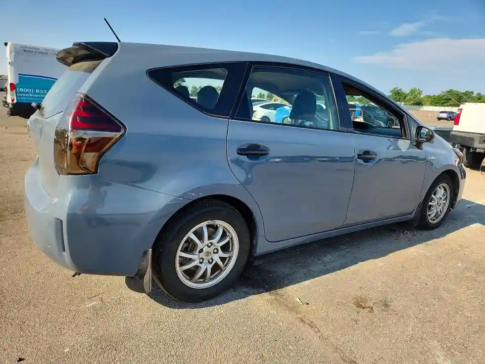 JTDZN3EU0FJ033394 2015 TOYOTA PRIUS V TW-2