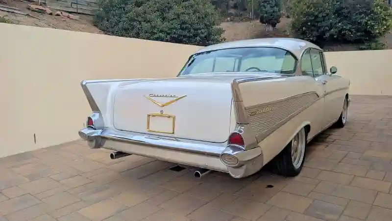 VC57K102611 1957 CHEV BEL AIR-3