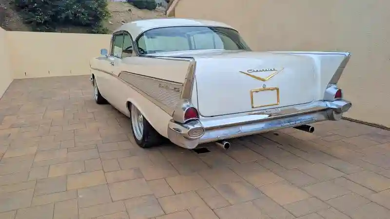 VC57K102611 1957 CHEV BEL AIR-2