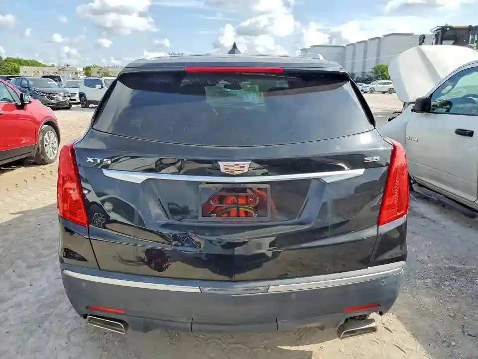 1GYKNCRS8HZ112031 2017 CADILLAC XT5-5