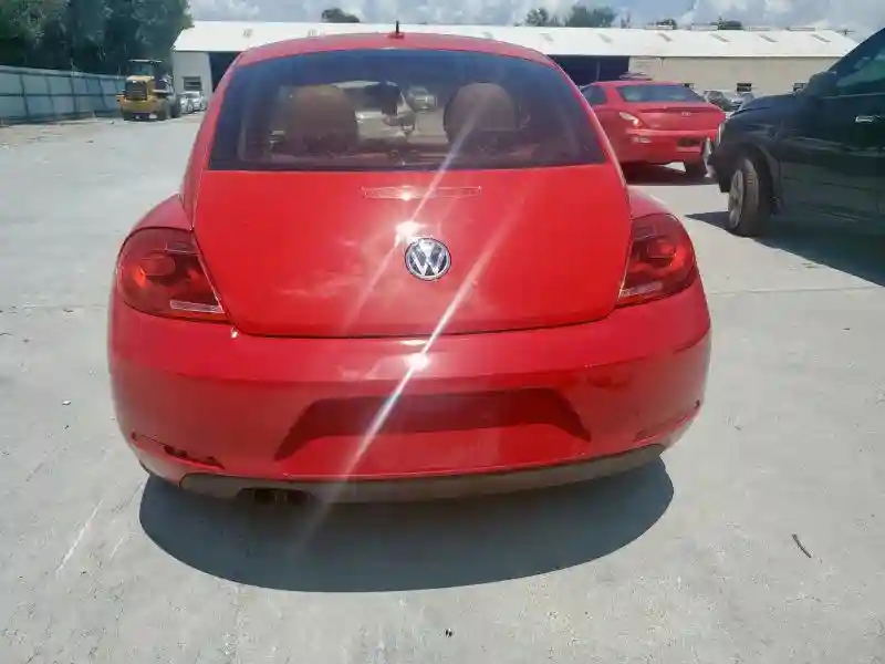 3VWJX7AT1DM647119 2013 VOLKSWAGEN BEETLE-5