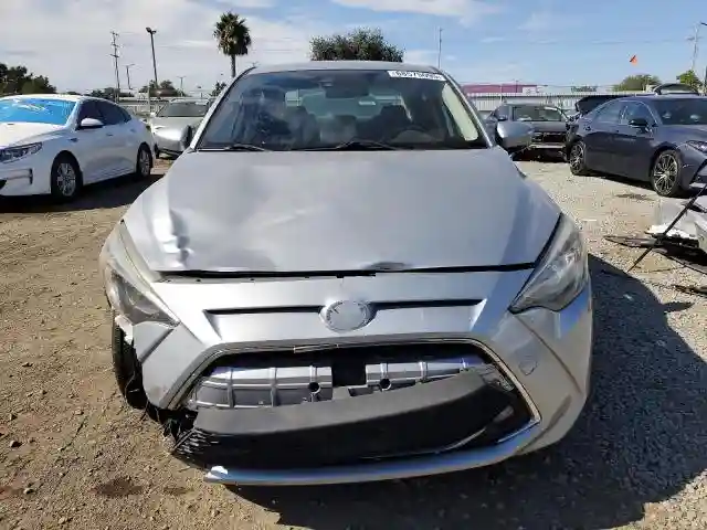 3MYDLBYV4KY507241 2019 TOYOTA YARIS-4