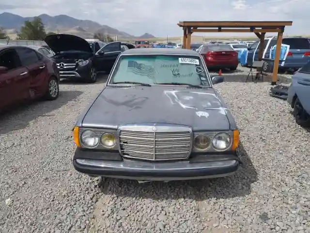 WDBAB33A2CB000769 1982 MERCEDES-BENZ 300-CLASS-4