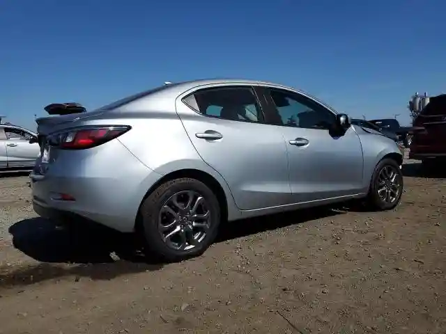 3MYDLBYV4KY507241 2019 TOYOTA YARIS-2