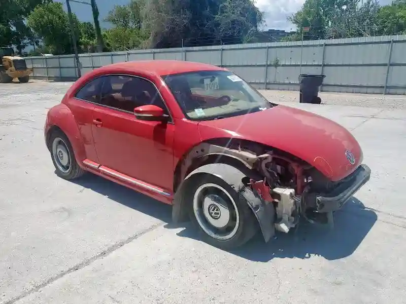 3VWJX7AT1DM647119 2013 VOLKSWAGEN BEETLE-3