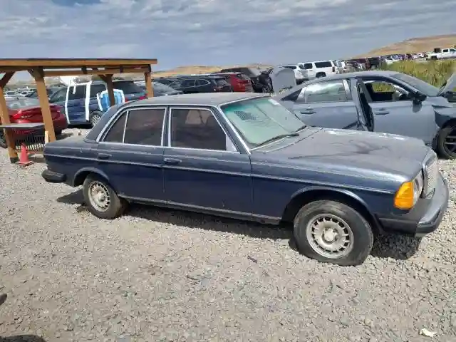 WDBAB33A2CB000769 1982 MERCEDES-BENZ 300-CLASS-3