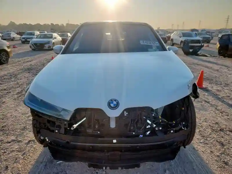 WB523CF08SCS46185 2025 BMW IX XDRIVE5-4