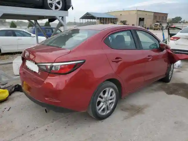 3MYDLBYV4HY171938 2017 TOYOTA YARIS-2