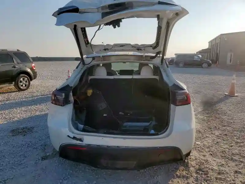 7SAYGDEE2PA166803 2023 TESLA MODEL Y-5