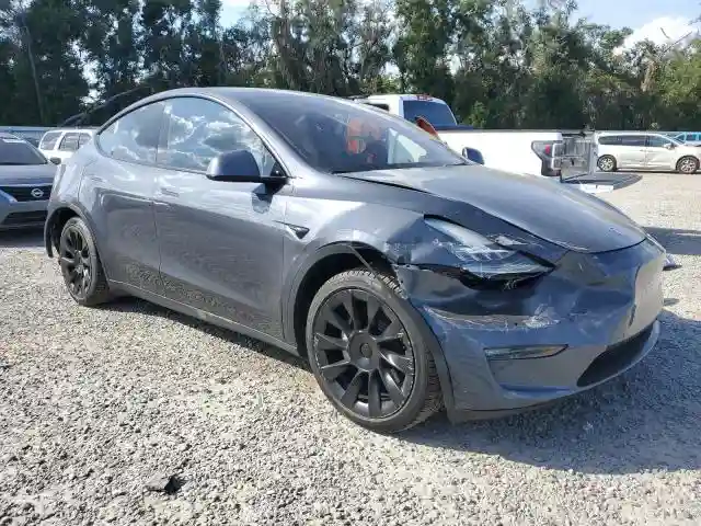 7SAYGAEE6NF309816 2022 TESLA MODEL Y-3