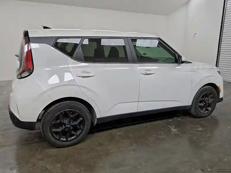 KNDJ23AU5P7885430 2023 KIA SOUL-2