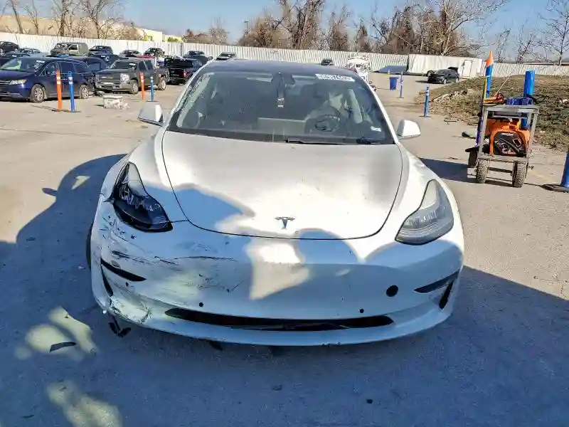 5YJ3E1EB6KF433258 2019 TESLA MODEL 3-4