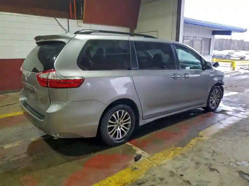 5TDYZ3DC5JS930232 2018 TOYOTA SIENNA-2
