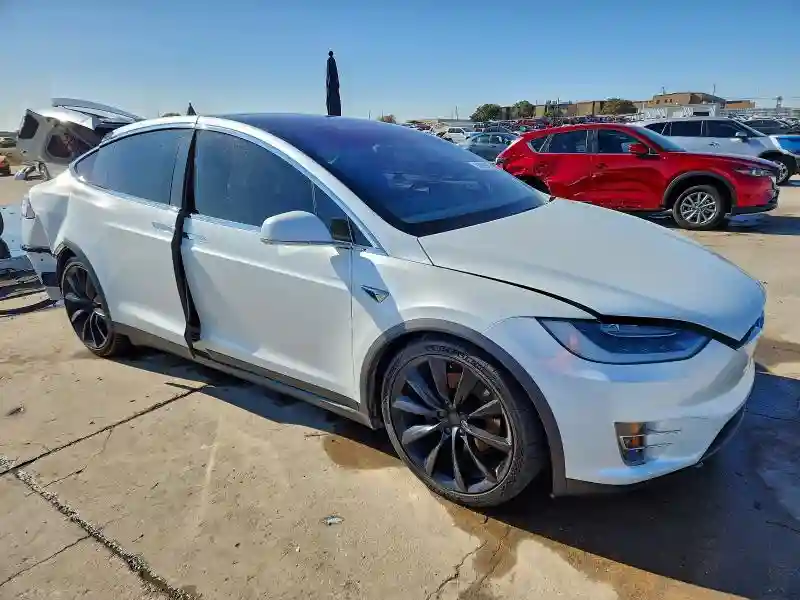5YJXCAE2XJF132644 2018 TESLA MODEL X-3