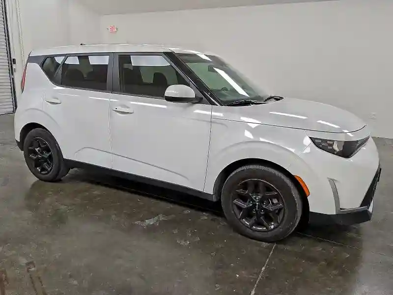 KNDJ23AU5P7885430 2023 KIA SOUL-3