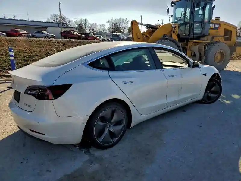 5YJ3E1EB6KF433258 2019 TESLA MODEL 3-2